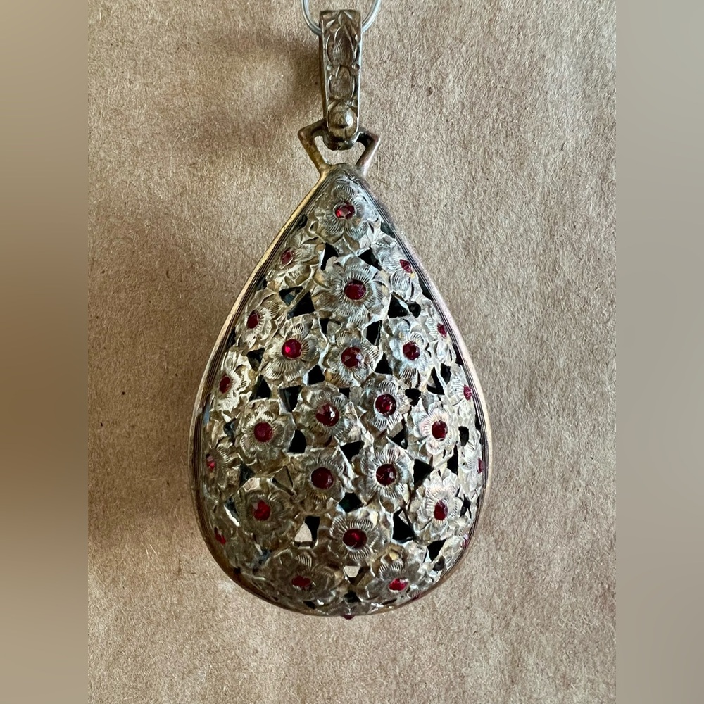 Intricate Silver and Red Teardrop Pendant Necklace